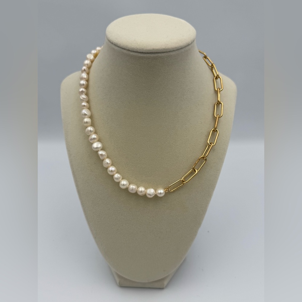 Pearl and Gold Link Asymmetrical Necklace - Cream/Gold